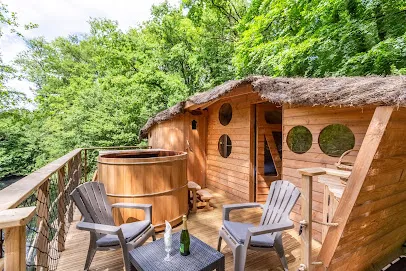Image de Domaine des Vaulx - Cabanes dans les arbres et Spa - Gîtes